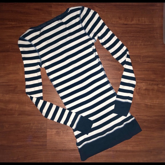 ✖️ SOLD ✖️ NWOT - Abercrombie & Fitch Henley - Picture 2 of 6